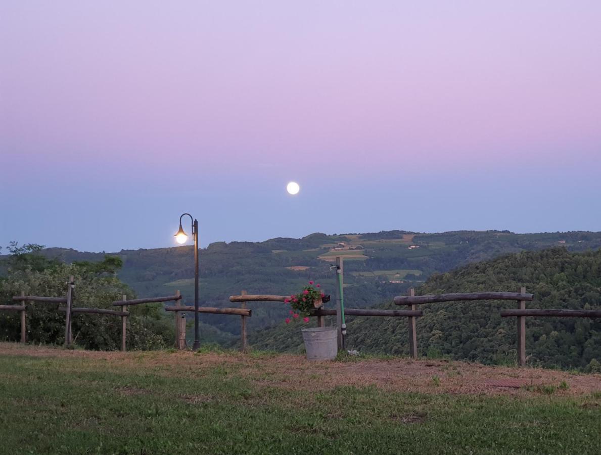 Cascina Brichat Alta Langa Bed & Breakfast Serravalle delle Langhe Exterior photo