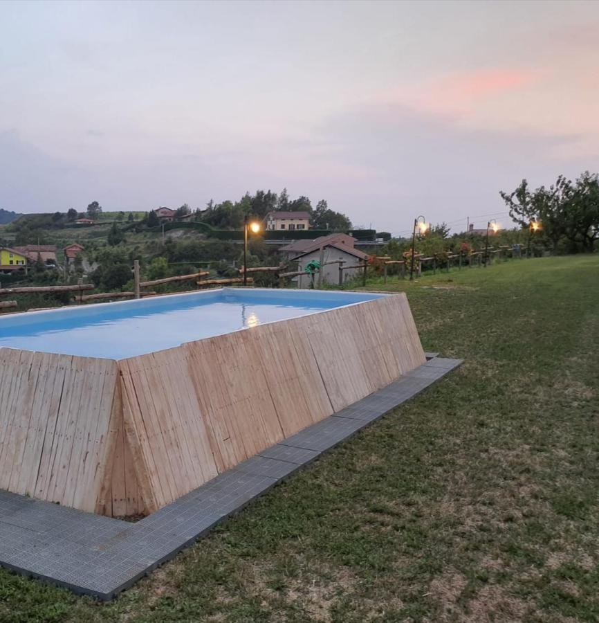 Cascina Brichat Alta Langa Bed & Breakfast Serravalle delle Langhe Exterior photo