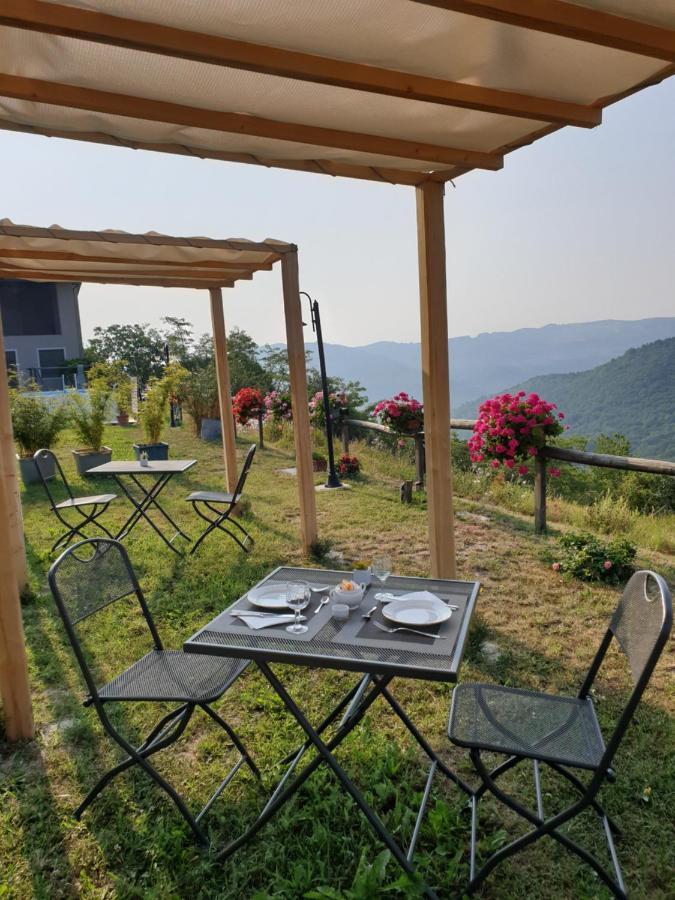 Cascina Brichat Alta Langa Bed & Breakfast Serravalle delle Langhe Exterior photo